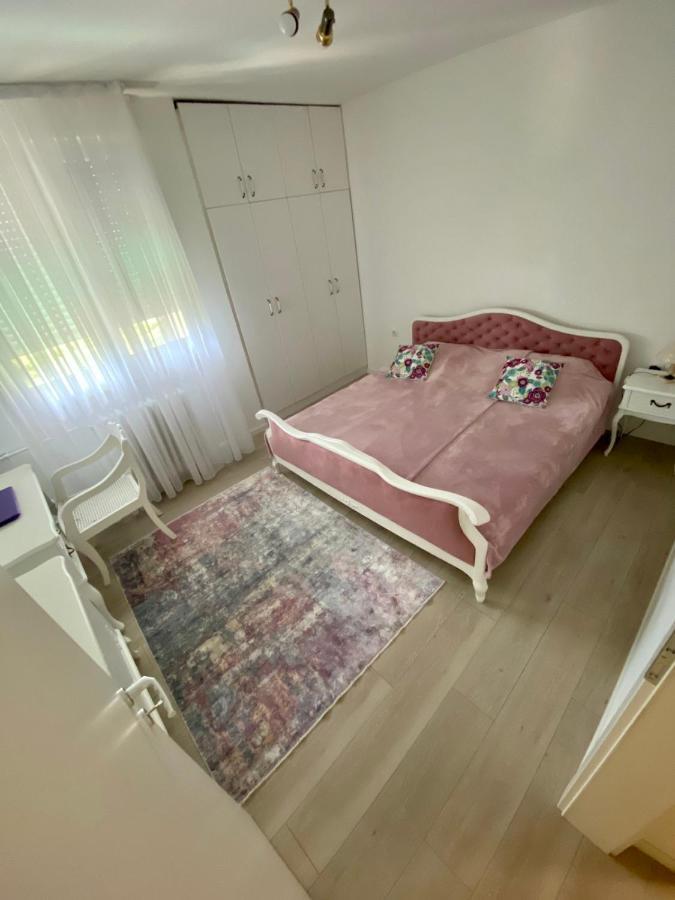 Crystal Rose - Center Apartment สโกเปีย ภายนอก รูปภาพ